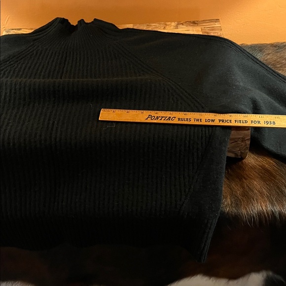 Everlane recycled cashmere mock turtleneck sweater - Picture 9 of 9